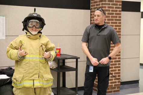 ERT Team Shows Off Their Training Suit at Roo Expo