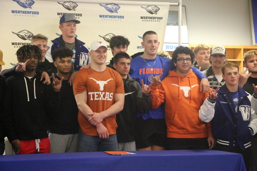 Koby+Kidd+Signs+to+UT+Austin+With+Friends+By+His+Side